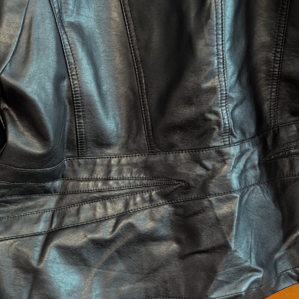 Women's Black Leather Jacket - Picture 6 of 6
